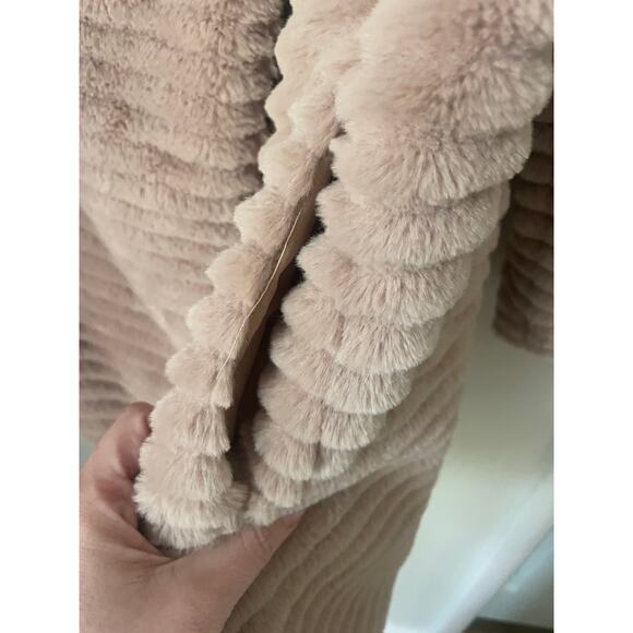 BB Dakota Fab Moment Faux fur Jacket in Tan-Size Large - Picture 4 of 5